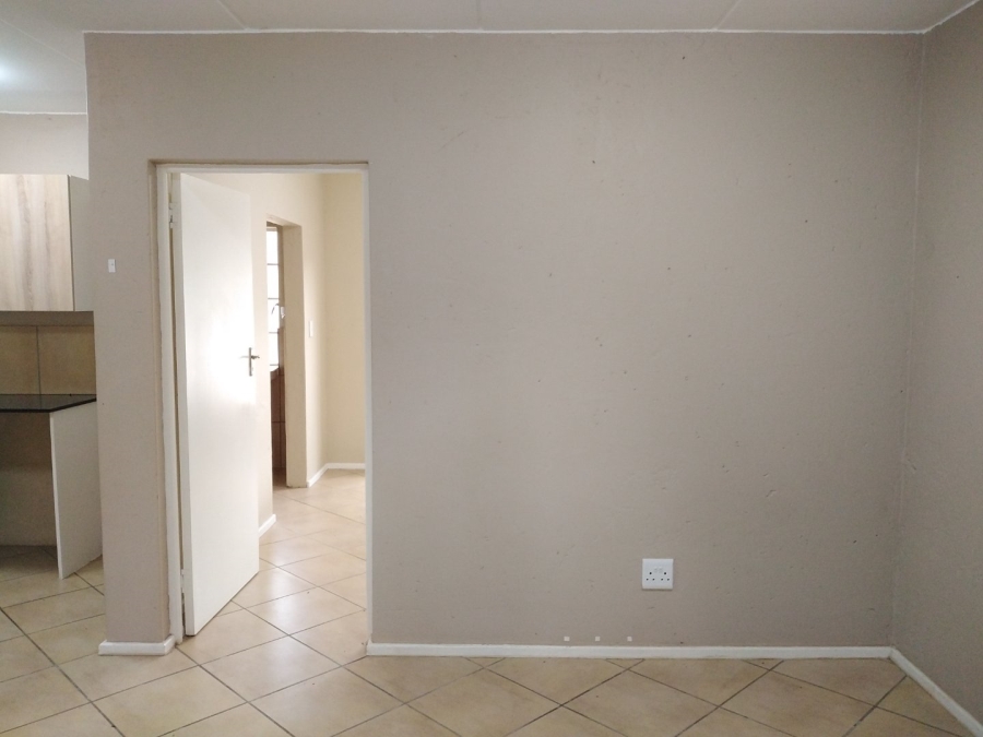 To Let  Bedroom Property for Rent in Van Der Hoff Park North West